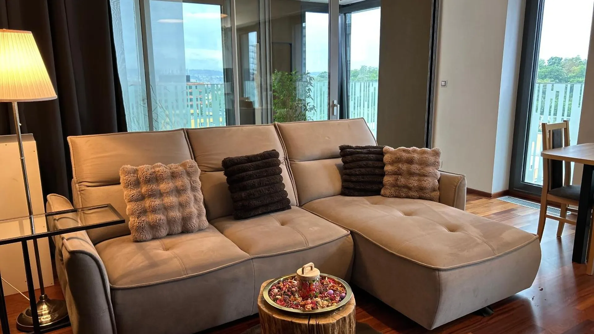 Family Apartment With The View Of The Old Town Prague City With Free Parking Tjeckien